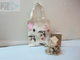 Advertise shopping white canvas bag in Vietnam 